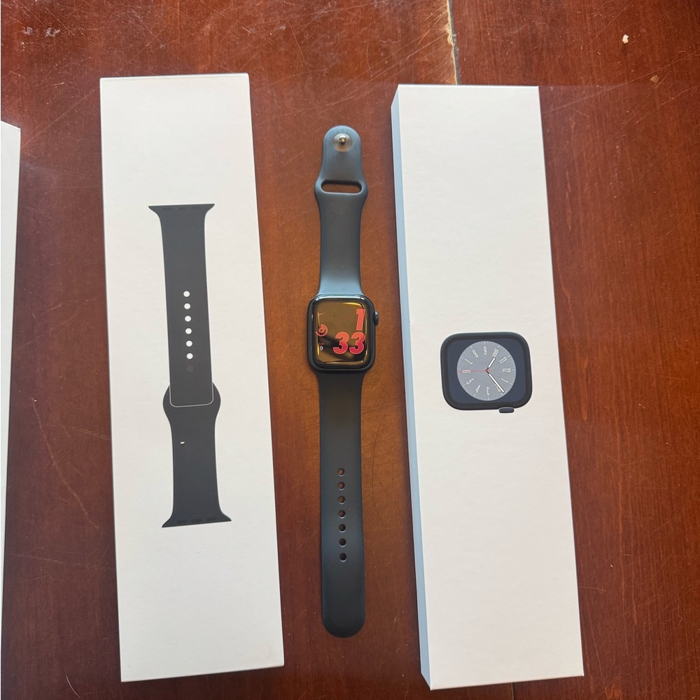 Apple Watch Series 8 - Black GPS Only 41mm - Picture 3 of 8
